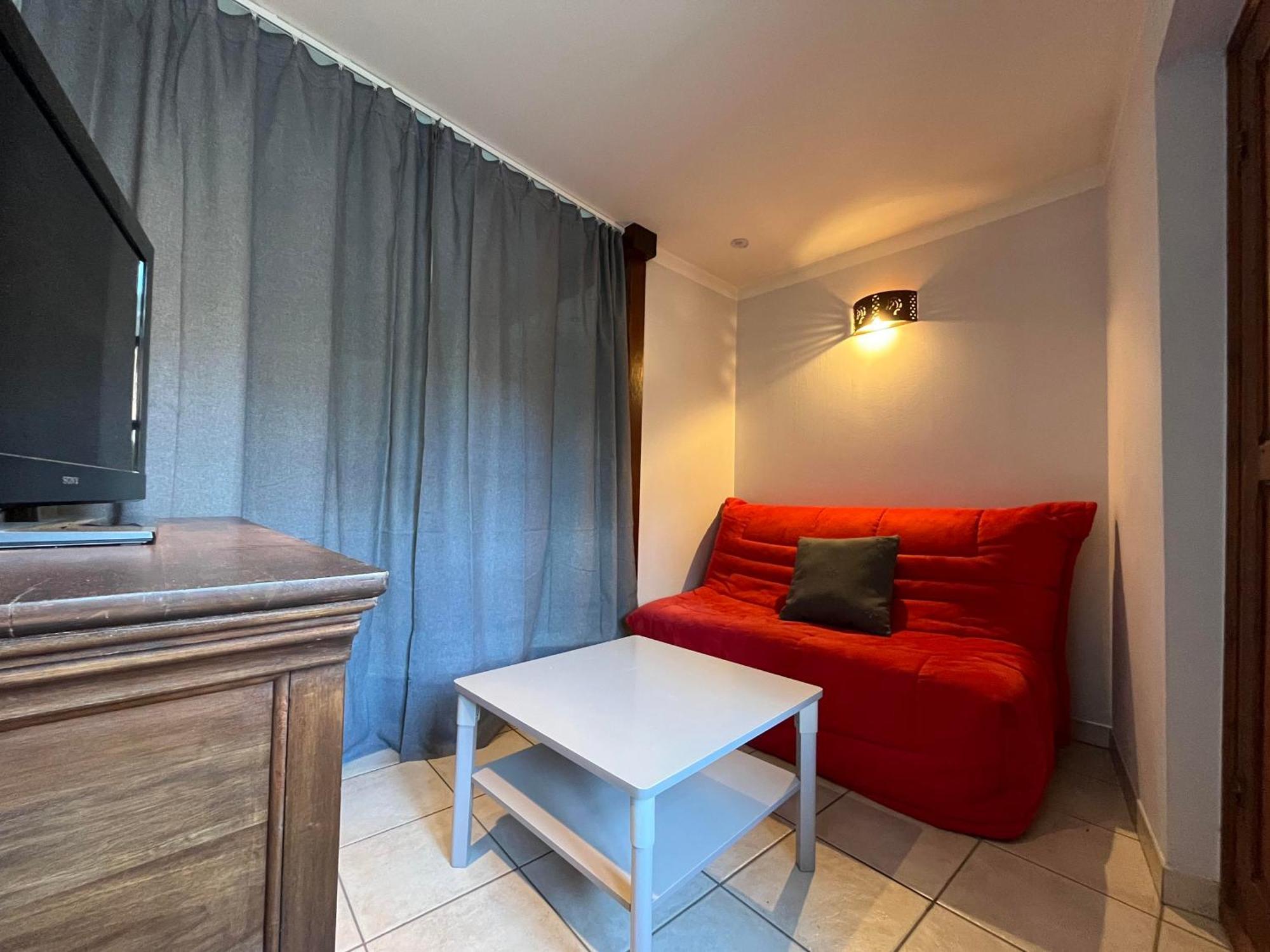 Le Pied De Ville Pouzenc Embrun Extérieur photo